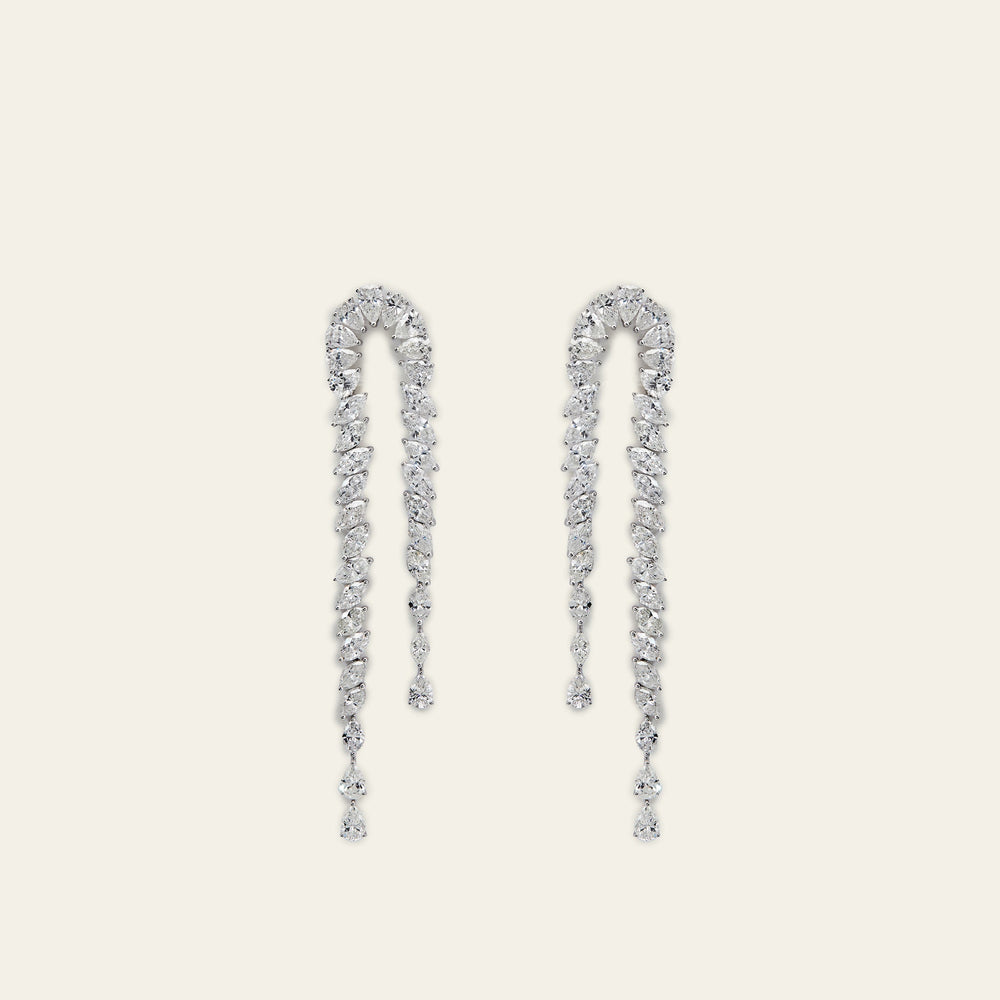 Elegantes Pendientes de Cascada de Oro Blanco con Diamantes